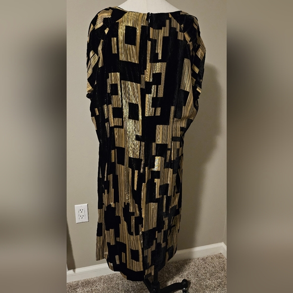 NWT Donna Karan Velvet Burnout Sheath Dress: Black & Gold: Size- 10 - Picture 5 of 16